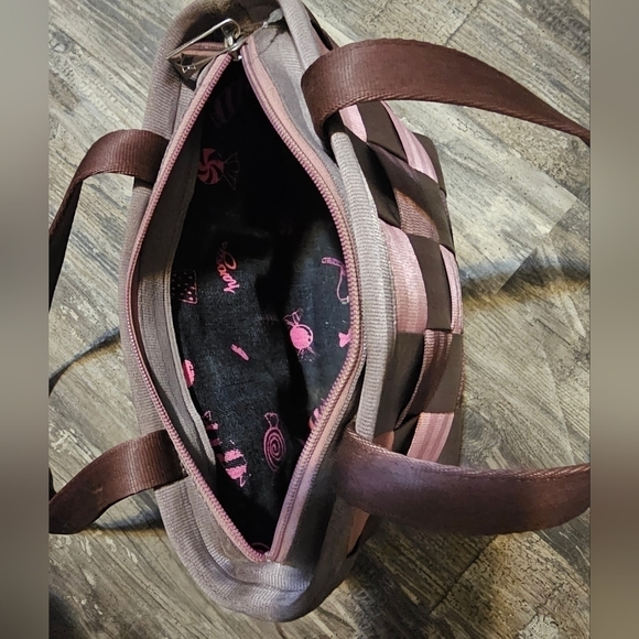 HARVEYS Limited Edition Seatbelt Bag - Picture 12 of 15